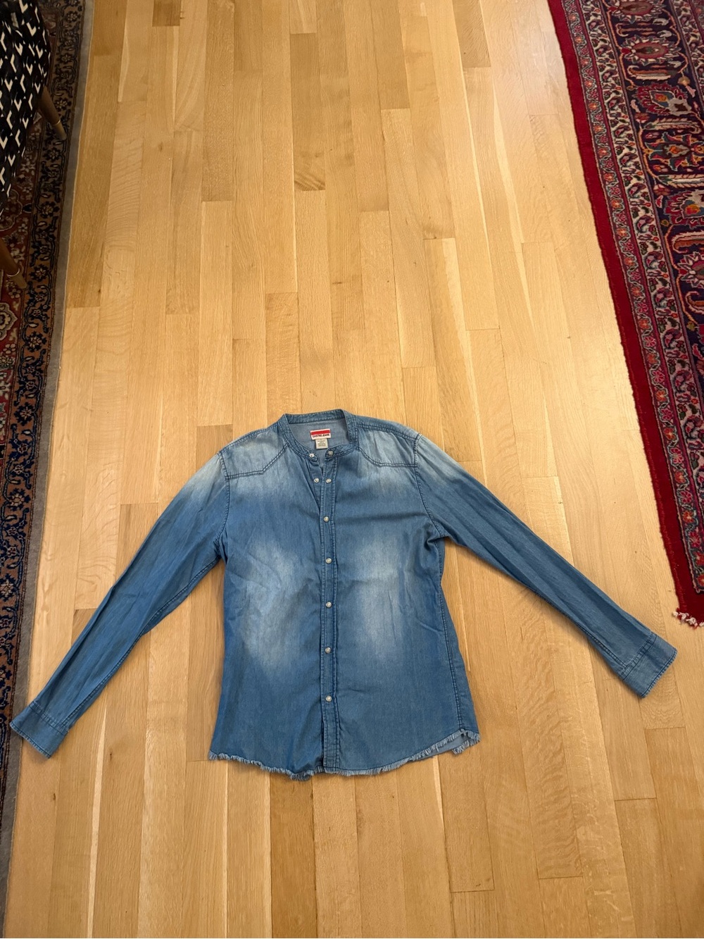 Casual Denim Button-Down Shirt - Light Blue